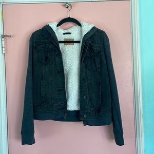 Hollister black Sherpa lined jean jacket with grey sweater sleeves